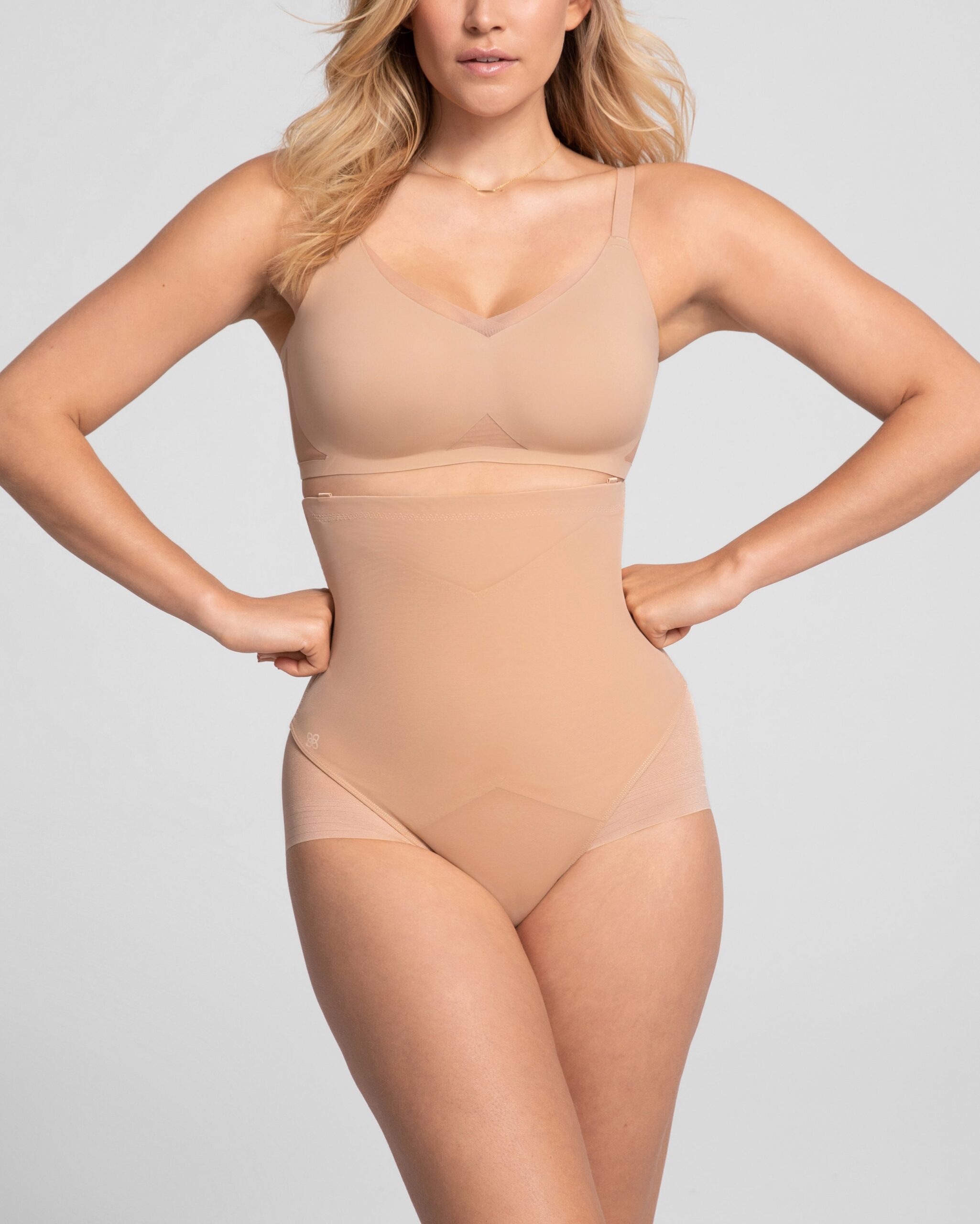 SuperPower_Brief-sand-M-Elle_R1-front_12db3a66-47e7-411b-888e-fd2da66a94f5